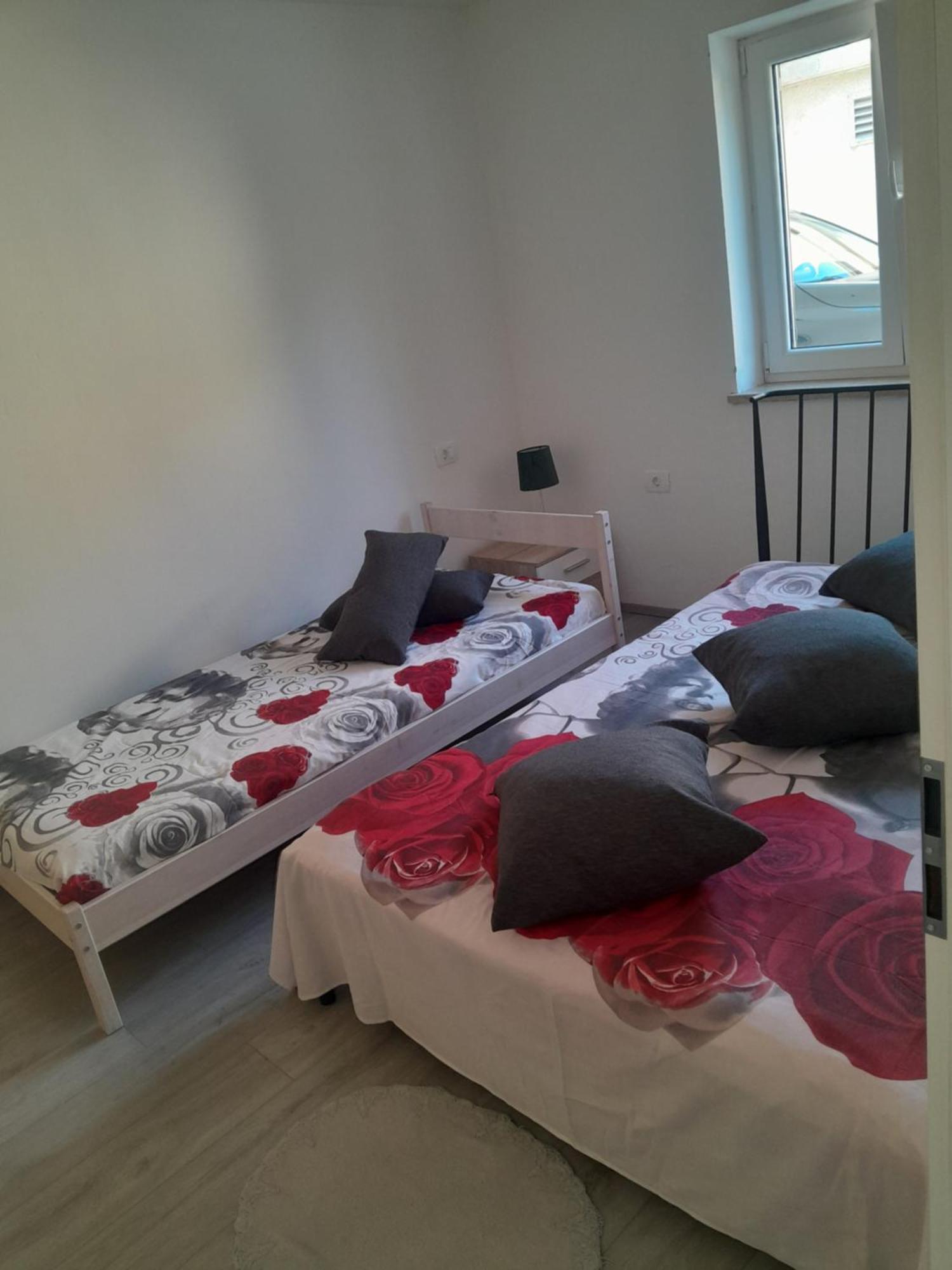 Apartmaji 스트루냔 외부 사진